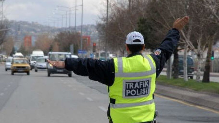 Trafik Polisinin El İşaretlerinin Anlamları