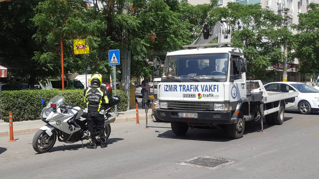 Alt Geçit Üst Geçit ve Köprüler Üzerinde Park Etmenin Cezası Ne Kadar?